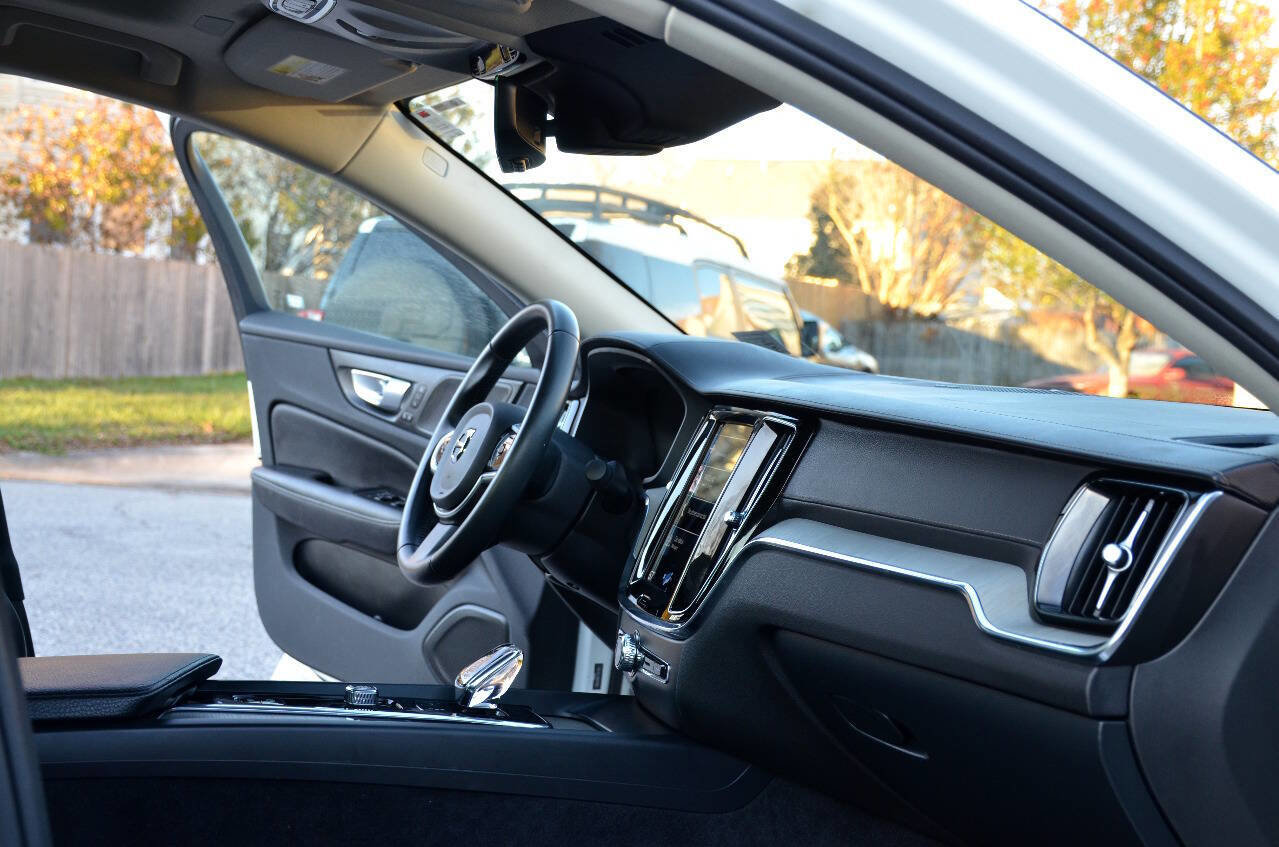 Used 2022 Volvo S60 B5 Inscription image 14
