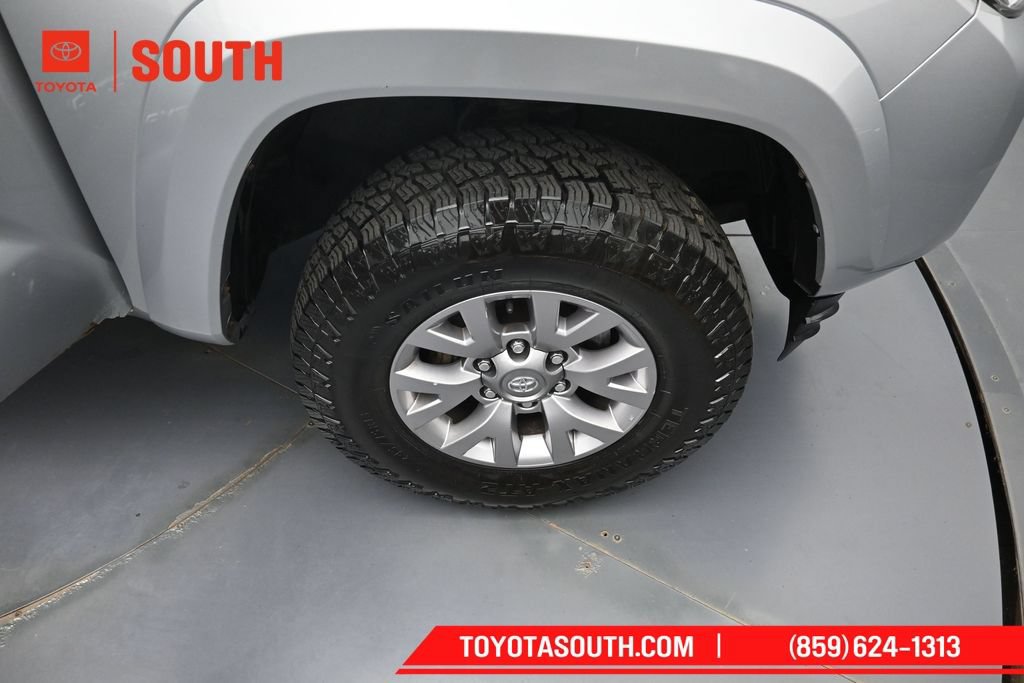 Used 2016 Toyota Tacoma SR5 AWD/4WD image 30