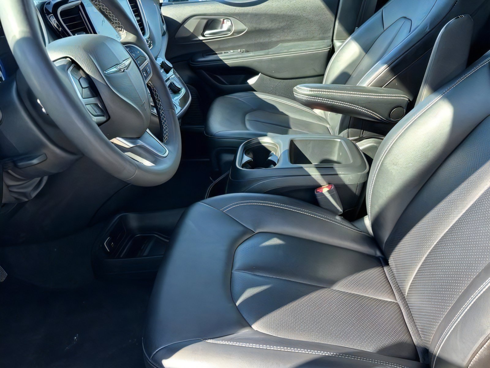 Used 2025 Chrysler Pacifica Select FWD image 19