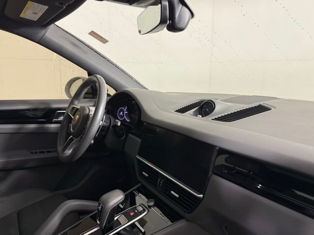 Used 2023 Porsche Cayenne Platinum Edition image 35