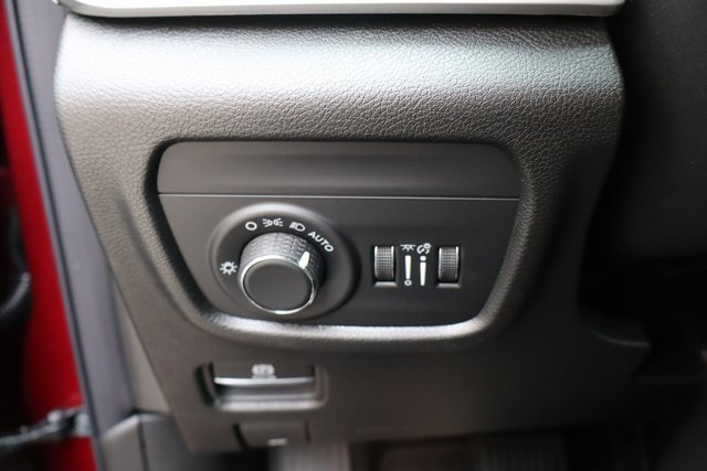 New 2025 Jeep Grand Cherokee Altitude image 12