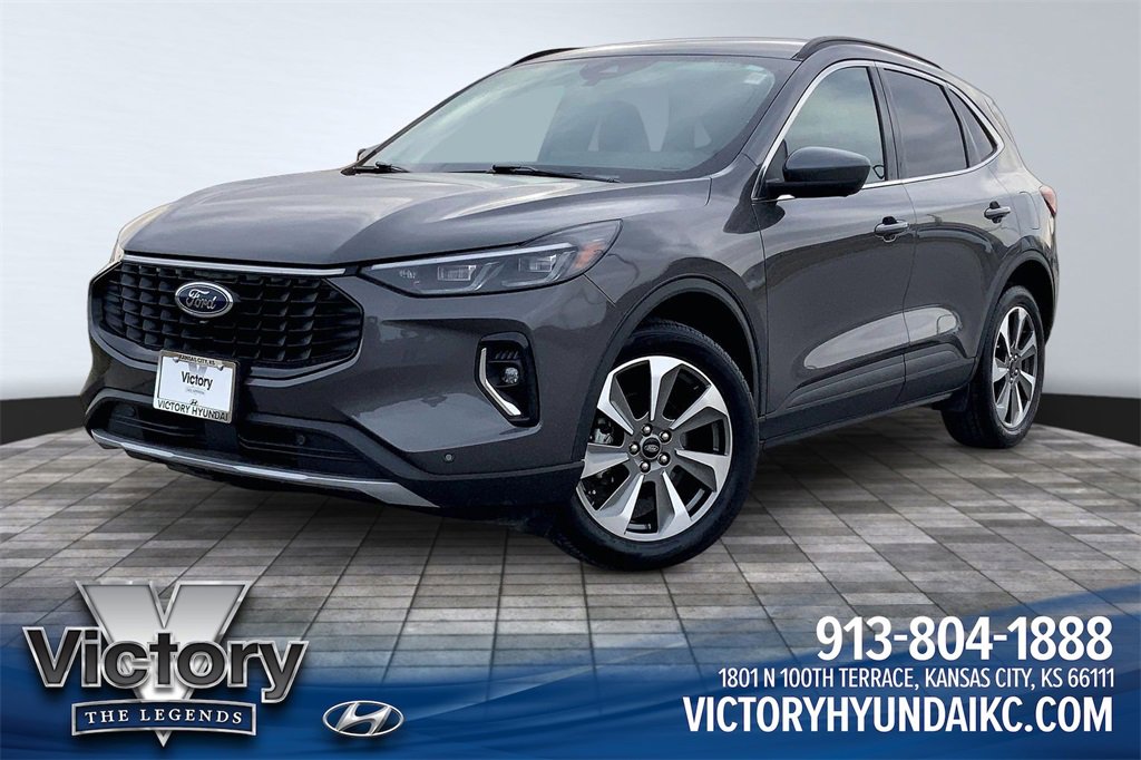 Used 2023 Ford Escape Platinum image 1