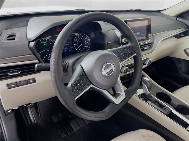 Used 2025 Nissan Altima 2.5 SV image 10
