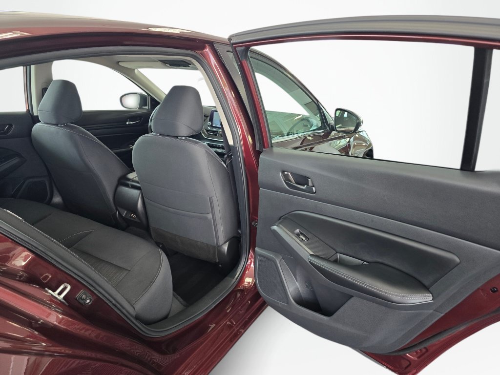 Used 2025 Nissan Altima 2.5 SV FWD image 37