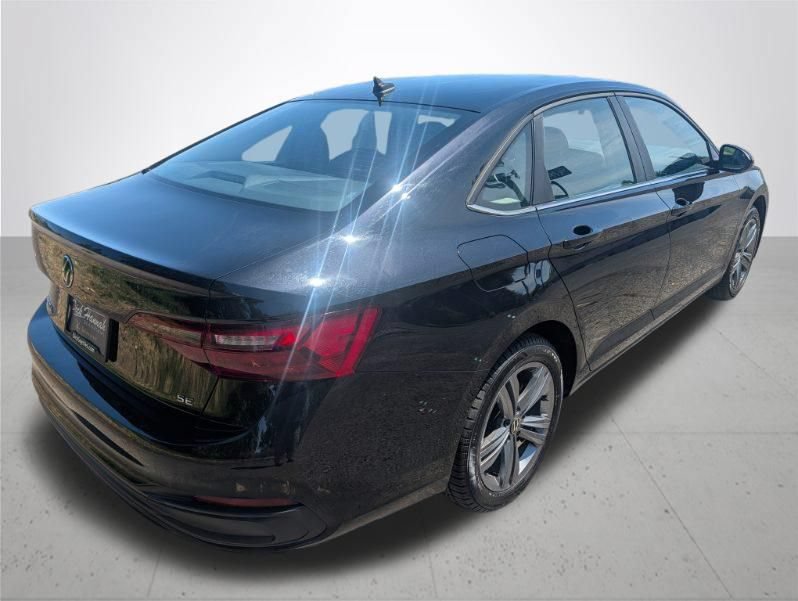 Used 2024 Volkswagen Jetta SE FWD image 7