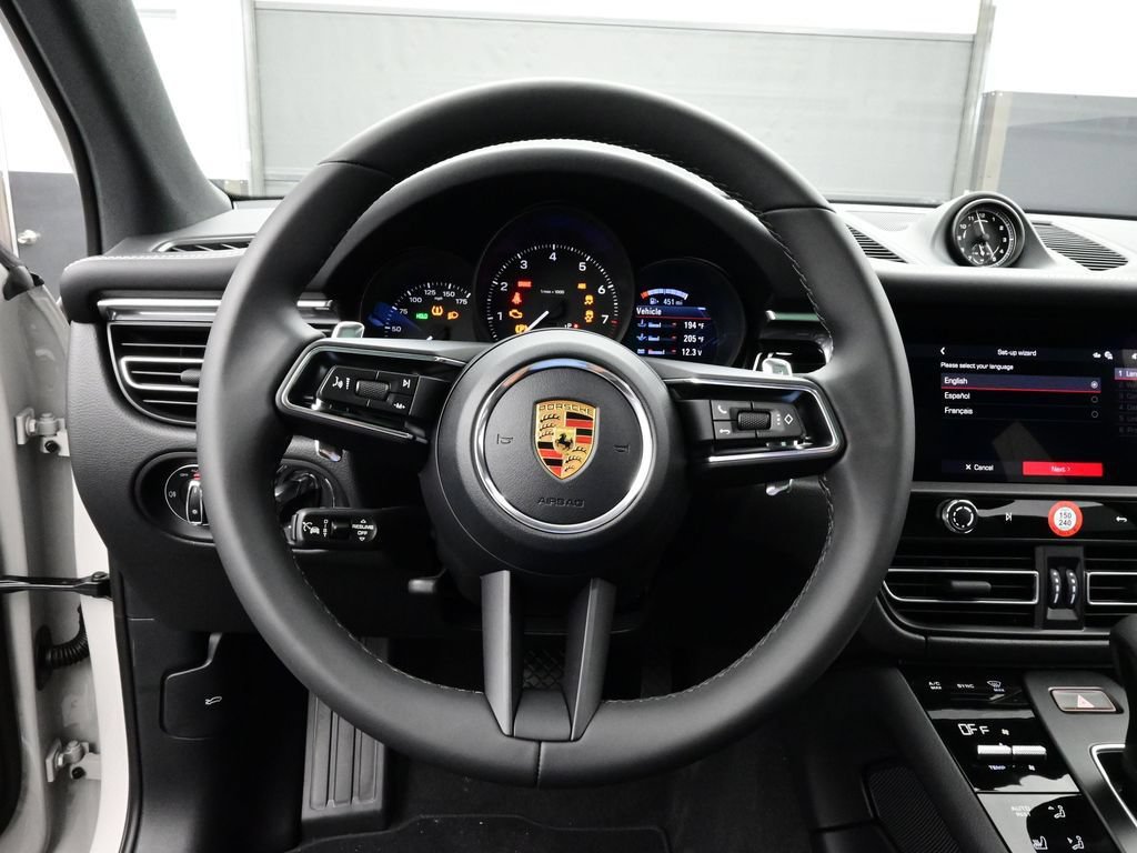 Certified 2026 Porsche Macan AWD/4WD image 8