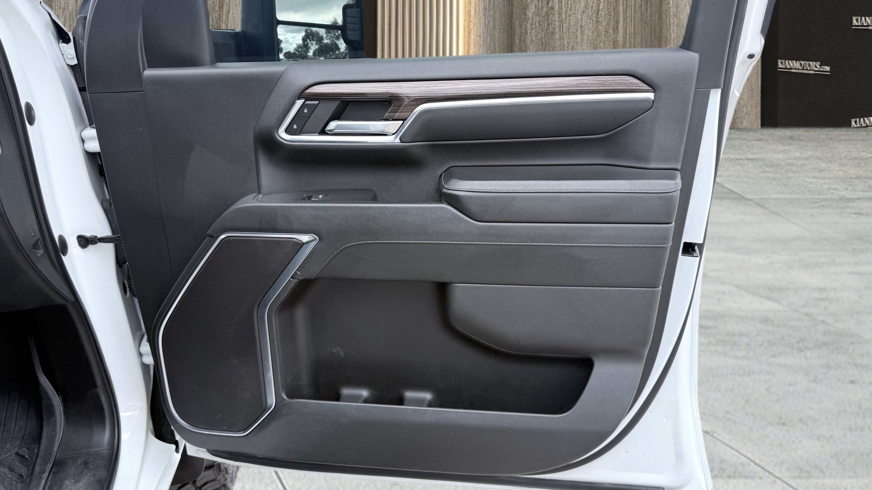 Used 2024 Chevrolet Silverado 2500 LT AWD/4WD image 45