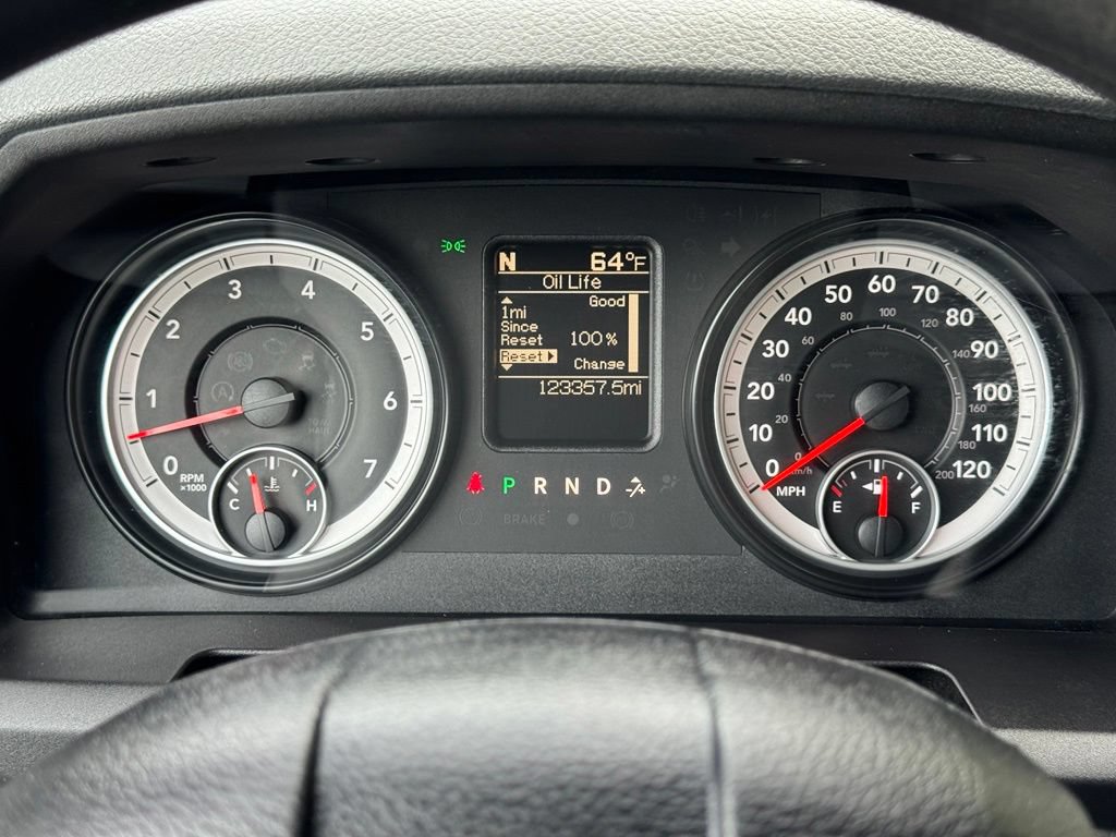 Used 2014 RAM 1500 Classic SLT AWD/4WD image 2
