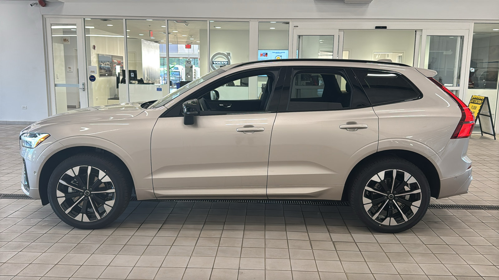 New 2026 Volvo XC60 B5 Plus w/ Protection Package Premier AWD/4WD image 8