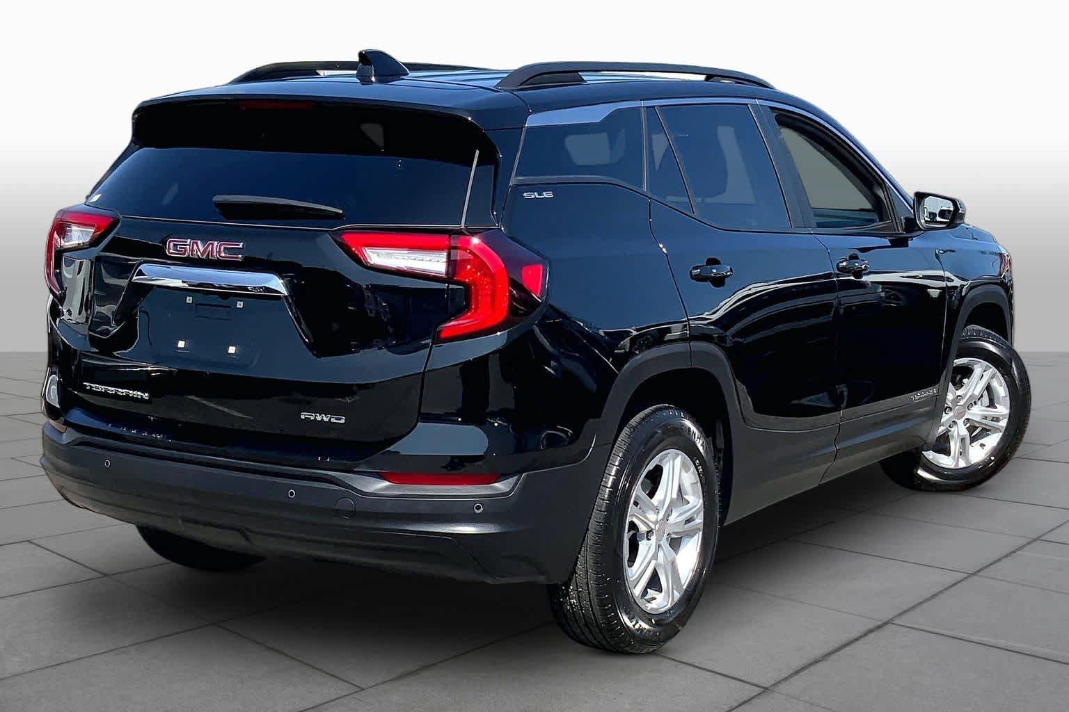 Used 2023 GMC Terrain SLE w/ Driver Convenience Package AWD/4WD image 13