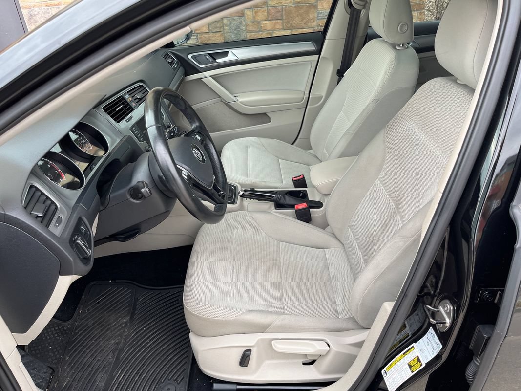 Used 2016 Volkswagen Golf S FWD image 10