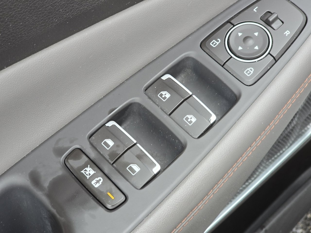 Used 2020 Hyundai Santa Fe SEL w/ Convenience + Premium Package image 27