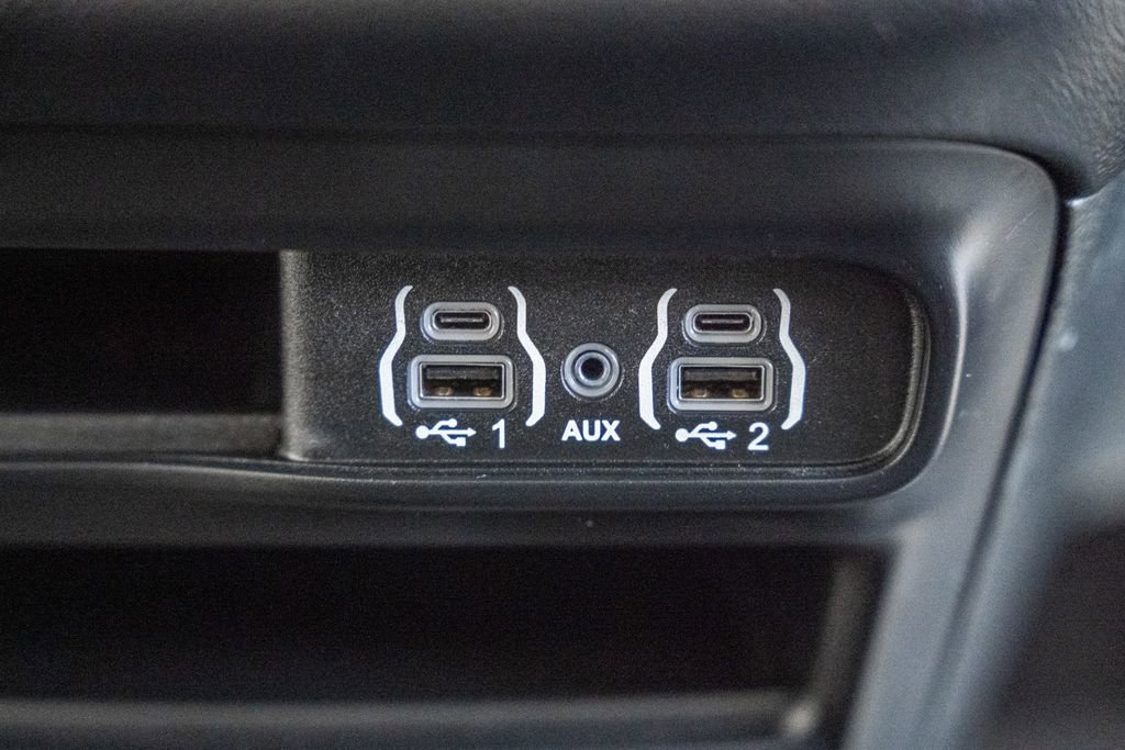 Used 2025 Chrysler Pacifica Select image 30