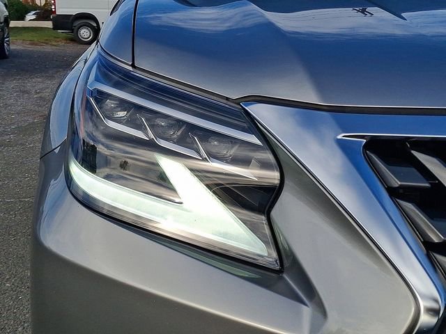 Used 2023 Lexus GX 460 Premium w/ Accessory Package AWD/4WD image 12