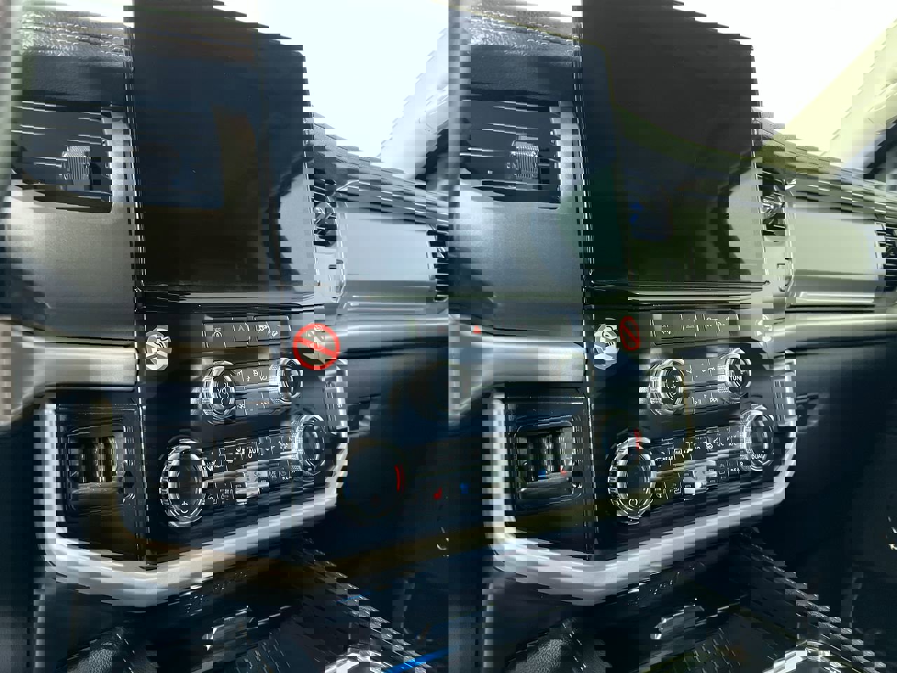 Used 2024 Ford Expedition Max XLT image 25