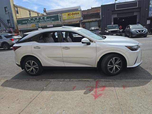 Used 2023 Lexus RX 350 Premium w/ Accessory Package AWD/4WD image 8