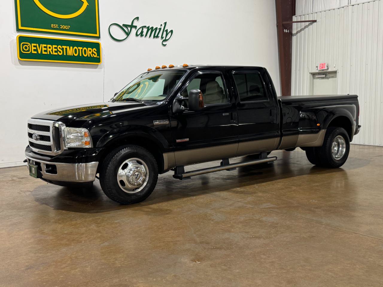 Used 2005 Ford F350 Lariat RWD image 3