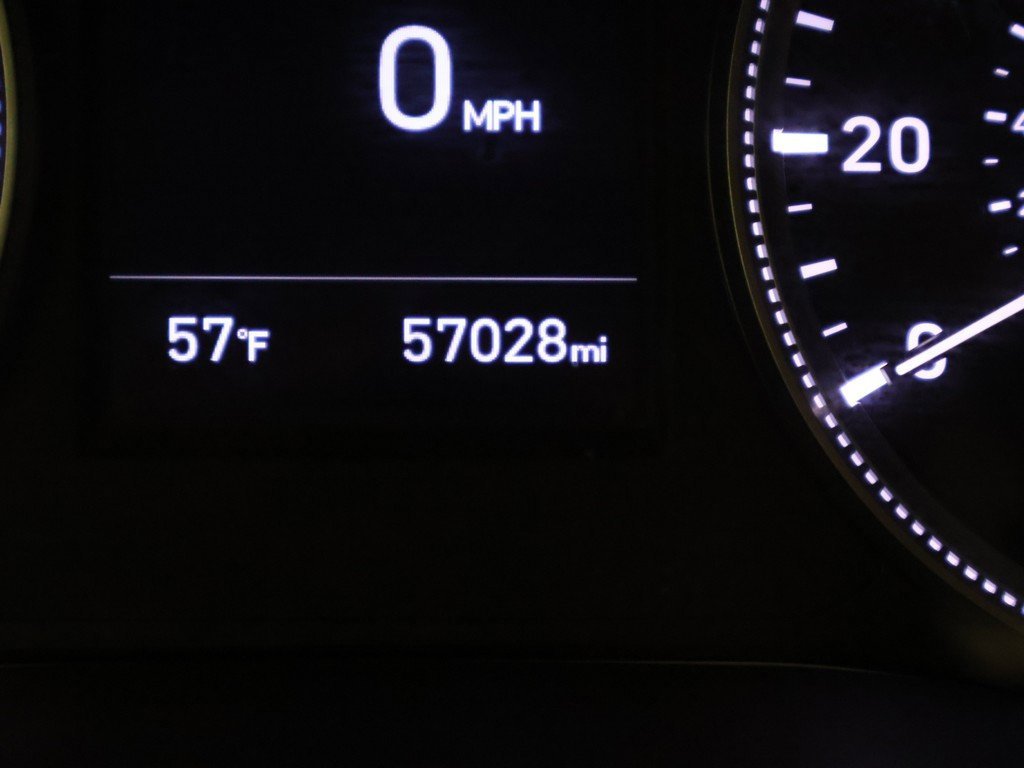 Used 2020 Hyundai Santa Fe SE image 32