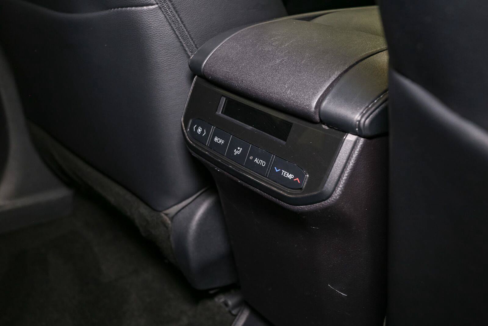 Used 2023 Toyota Highlander XLE AWD/4WD image 24