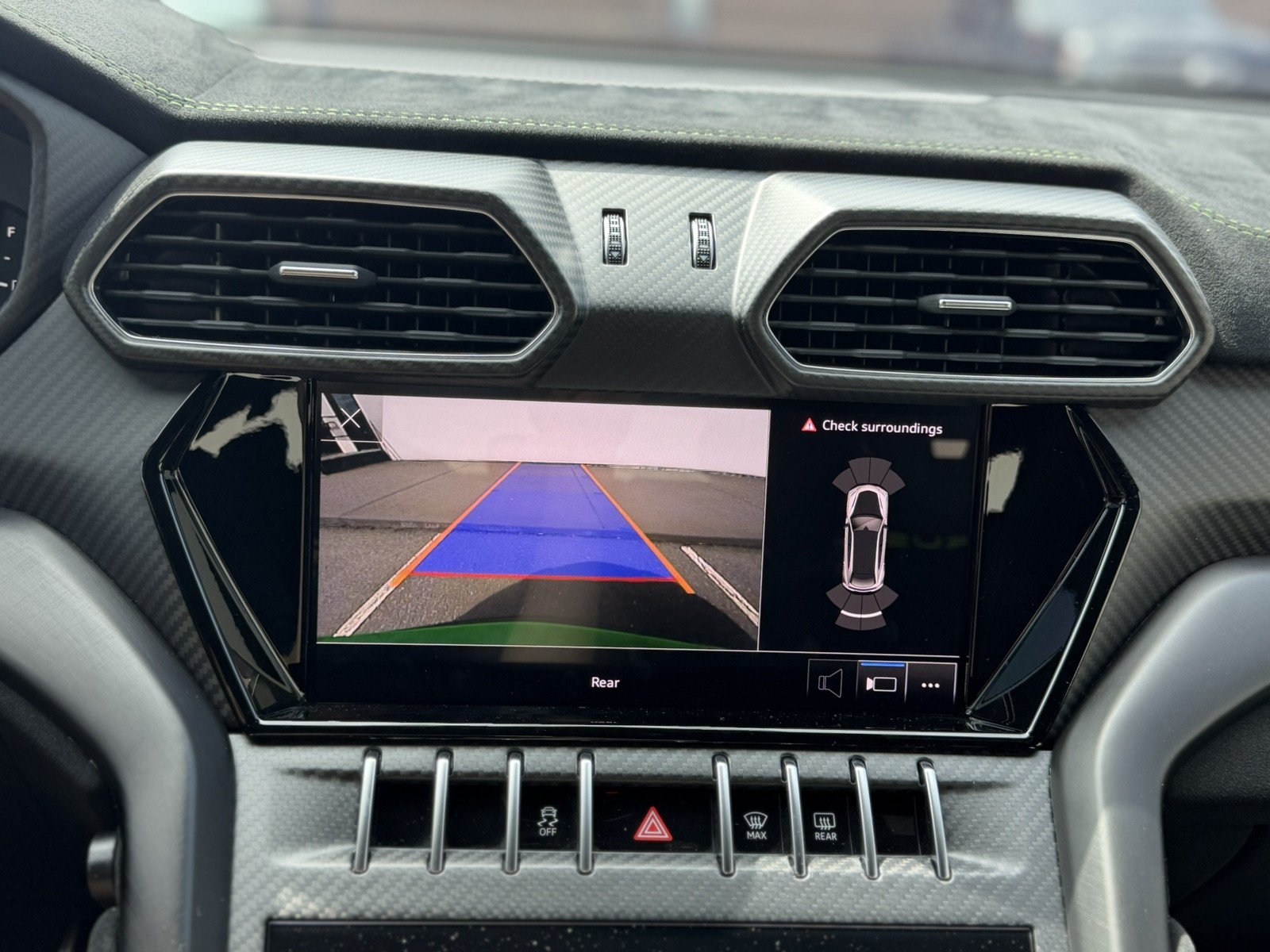Used 2024 Lamborghini Urus Performante AWD/4WD image 18