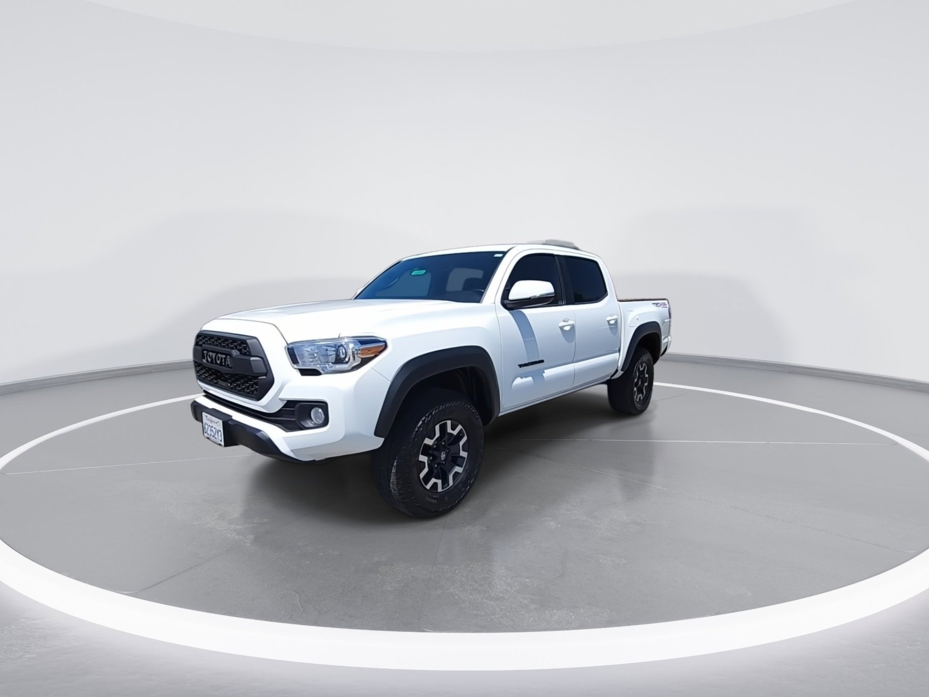 Used 2023 Toyota Tacoma TRD Off-Road w/ Technology Package AWD/4WD image 4