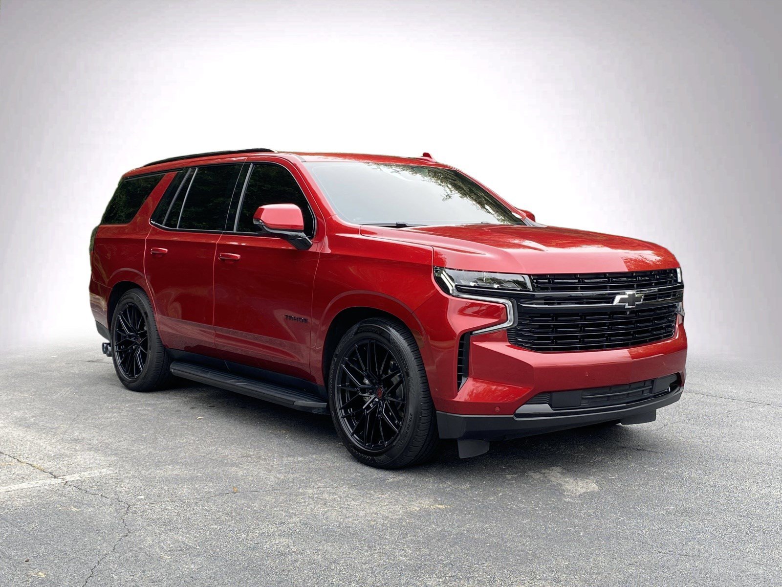 Used 2023 Chevrolet Tahoe RST w/ Luxury Package AWD/4WD image 2