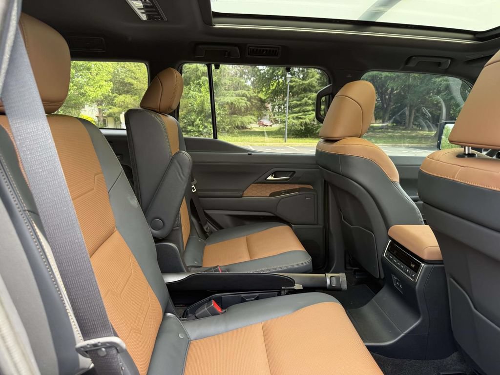 Used 2025 Lexus GX 550 w/ Accessory Package (Z1) AWD/4WD image 17