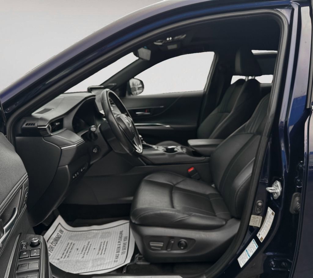 Used 2022 Toyota Venza Limited image 12