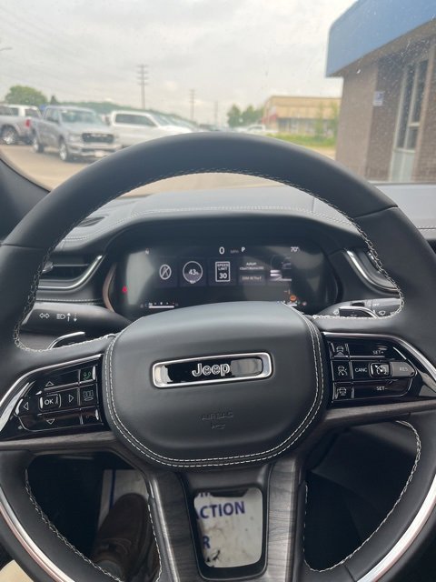 Used 2024 Jeep Grand Cherokee L Overland w/ Luxury Tech Group IV image 8