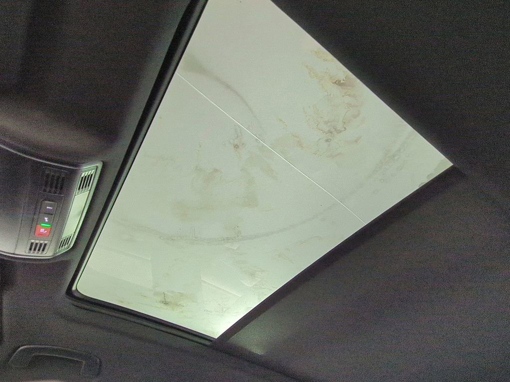 Used 2024 Volkswagen Tiguan SE R-Line image 24