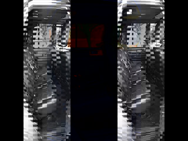 Used 2017 Lincoln Navigator Select image 26