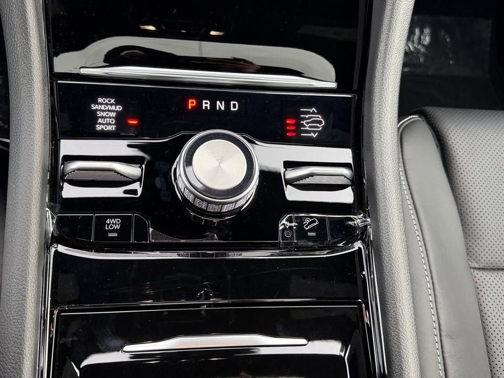 New 2025 Jeep Grand Cherokee Overland w/ Luxury Tech Group IV AWD/4WD image 20