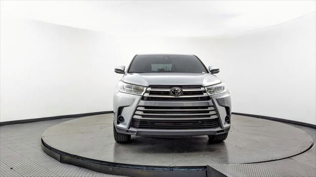 Used 2019 Toyota Highlander LE image 12