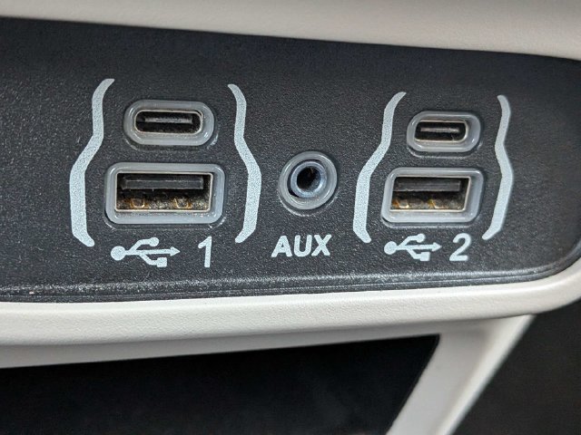 Used 2024 Chrysler Pacifica Touring-L FWD image 22