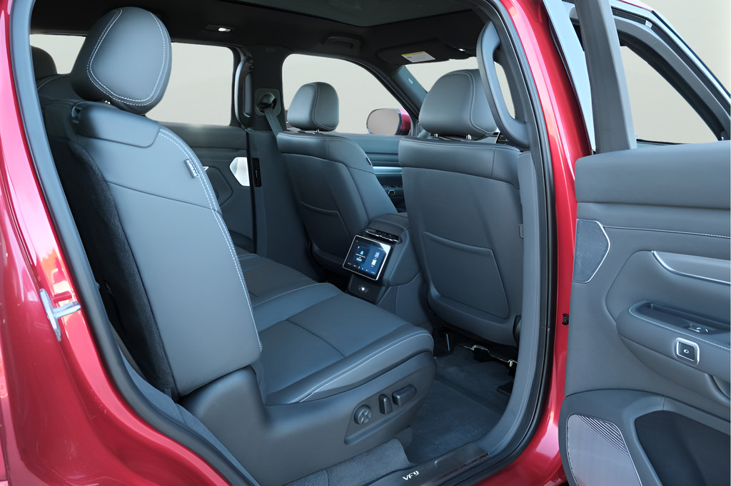 New 2024 VinFast VF 9 Plus AWD/4WD image 20