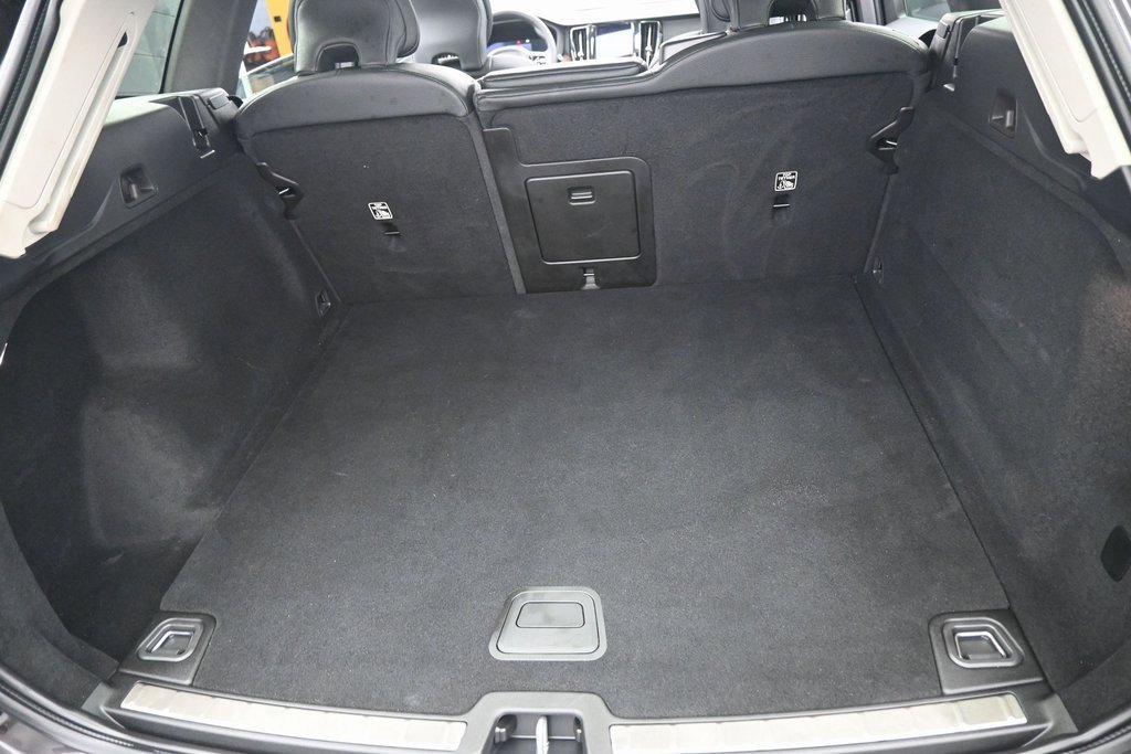 Used 2023 Volvo XC60 B5 Plus image 35
