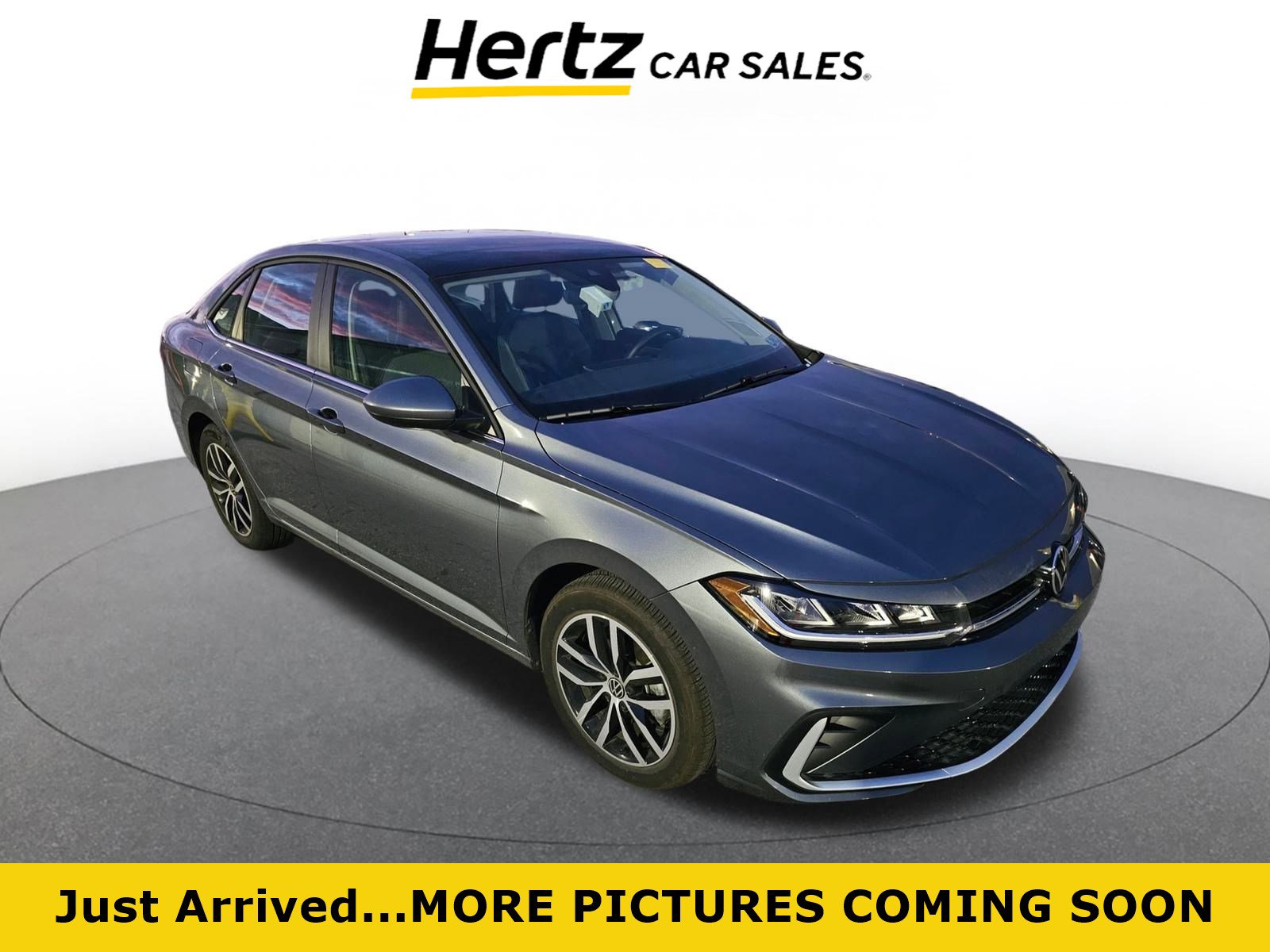 Used 2025 Volkswagen Jetta SE image 1