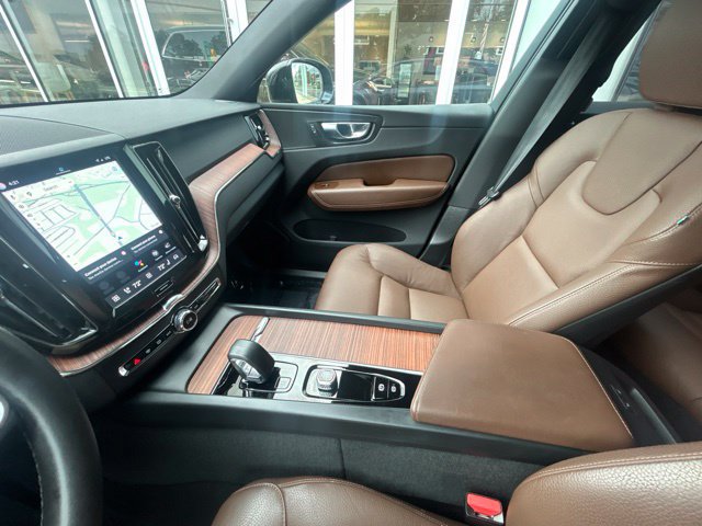 Certified 2025 Volvo XC60 B5 Plus w/ Climate Package AWD/4WD image 21