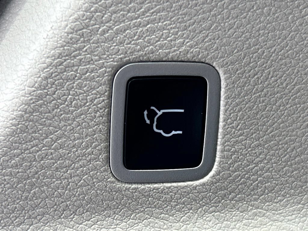 Used 2024 Chrysler Pacifica Touring-L FWD image 46