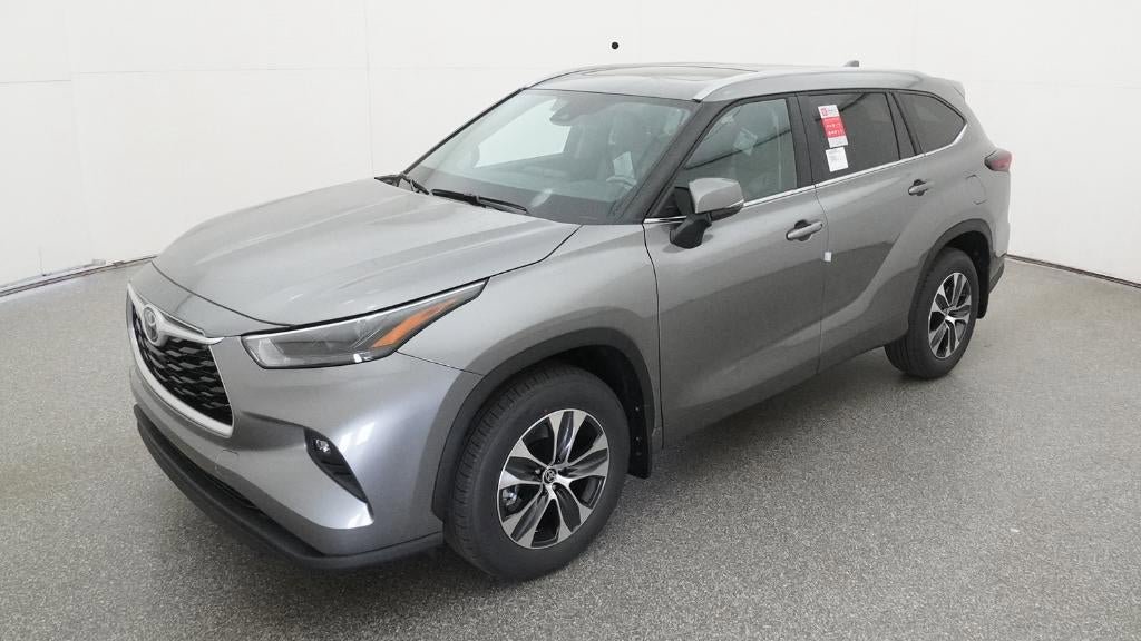 New 2026 Toyota Highlander XLE image 1