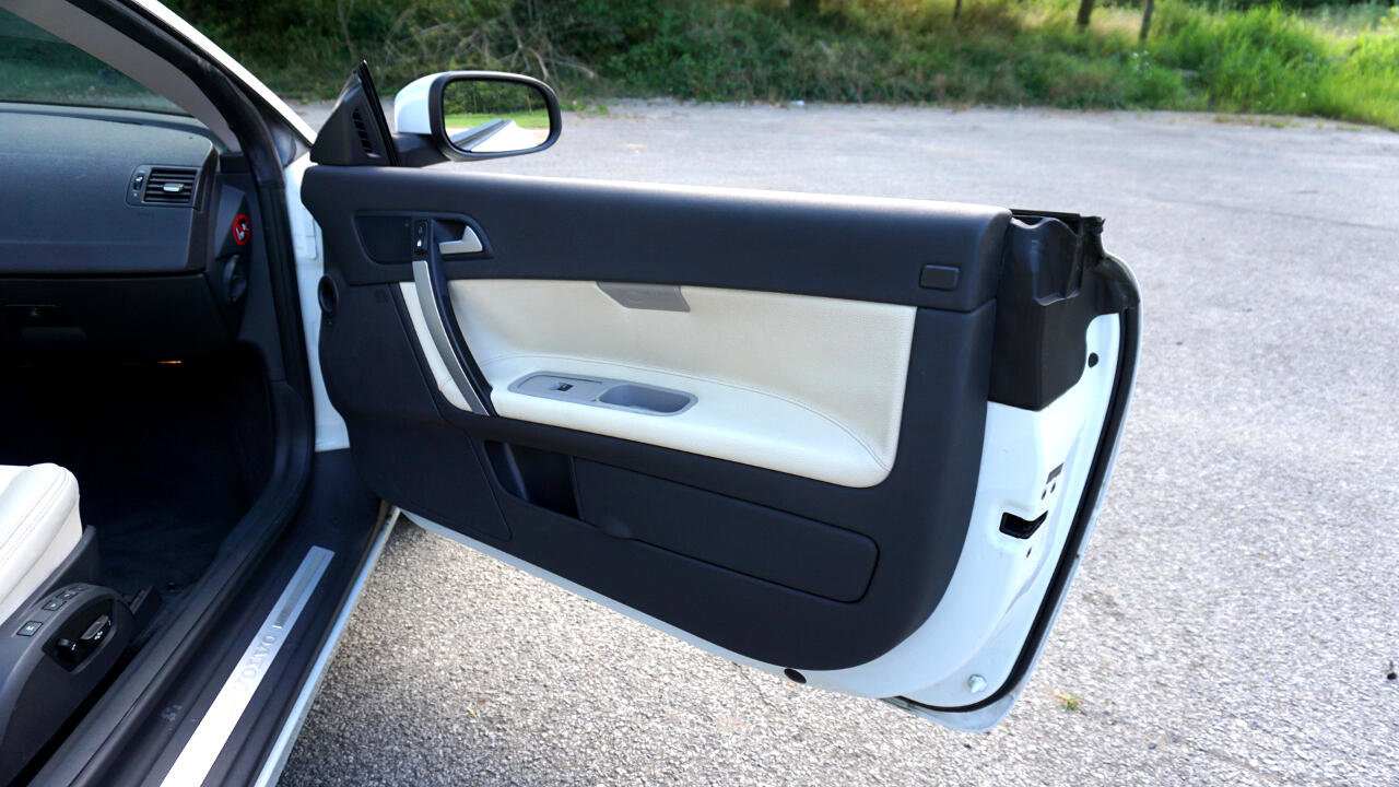 Used 2011 Volvo C70 T5 image 25