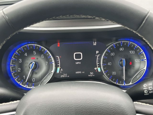 Used 2024 Chrysler Pacifica Touring-L FWD image 26