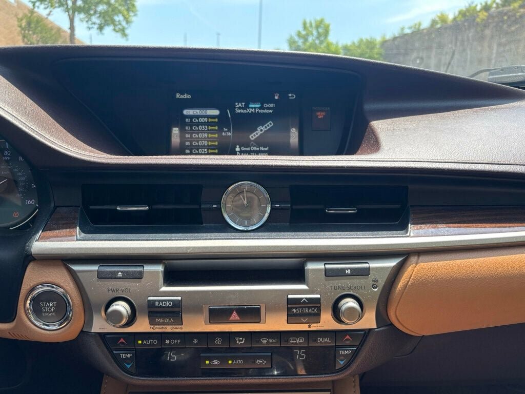 Used 2016 Lexus ES 350 w/ Premium Package w/Wood Trim FWD image 25