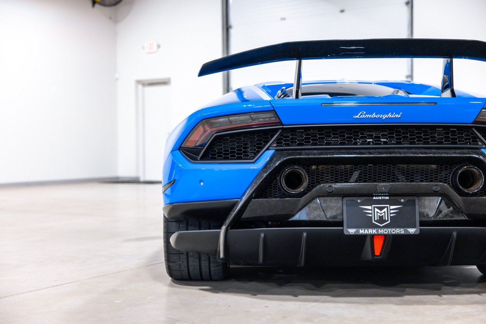 Used 2018 Lamborghini Huracan Performante AWD/4WD image 14