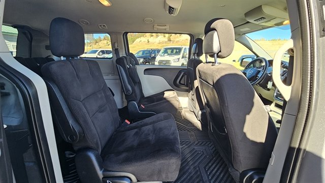 Used 2016 Dodge Grand Caravan SXT FWD image 23