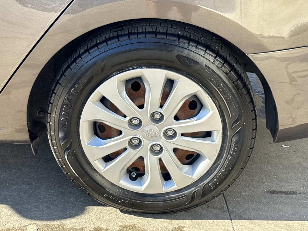 Used 2013 Kia Forte EX image 9
