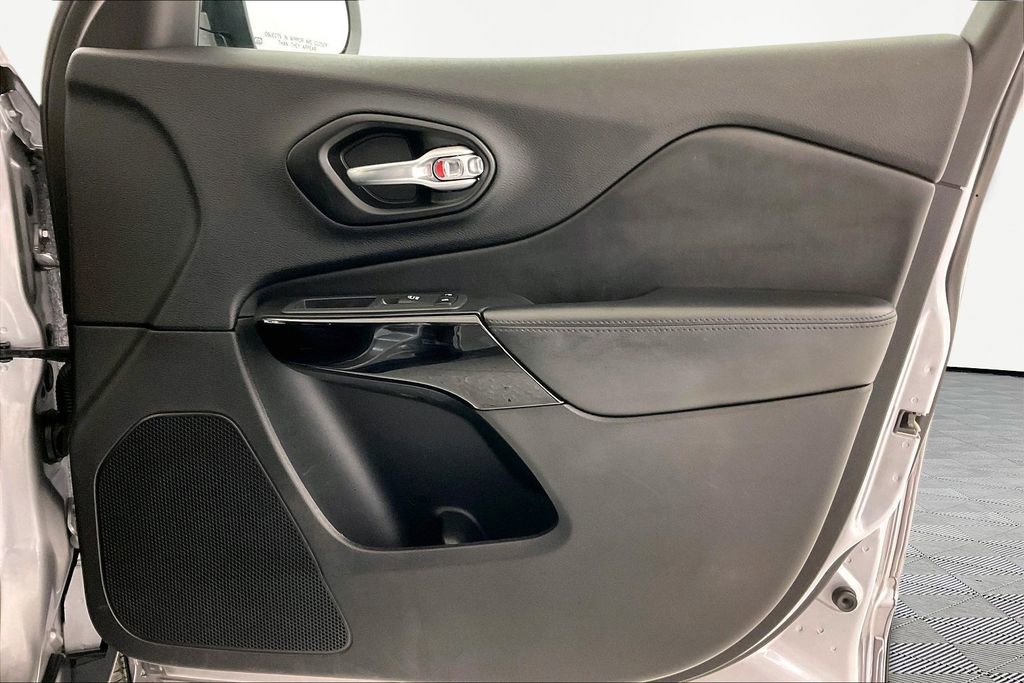 Used 2021 Jeep Cherokee Latitude Plus image 20