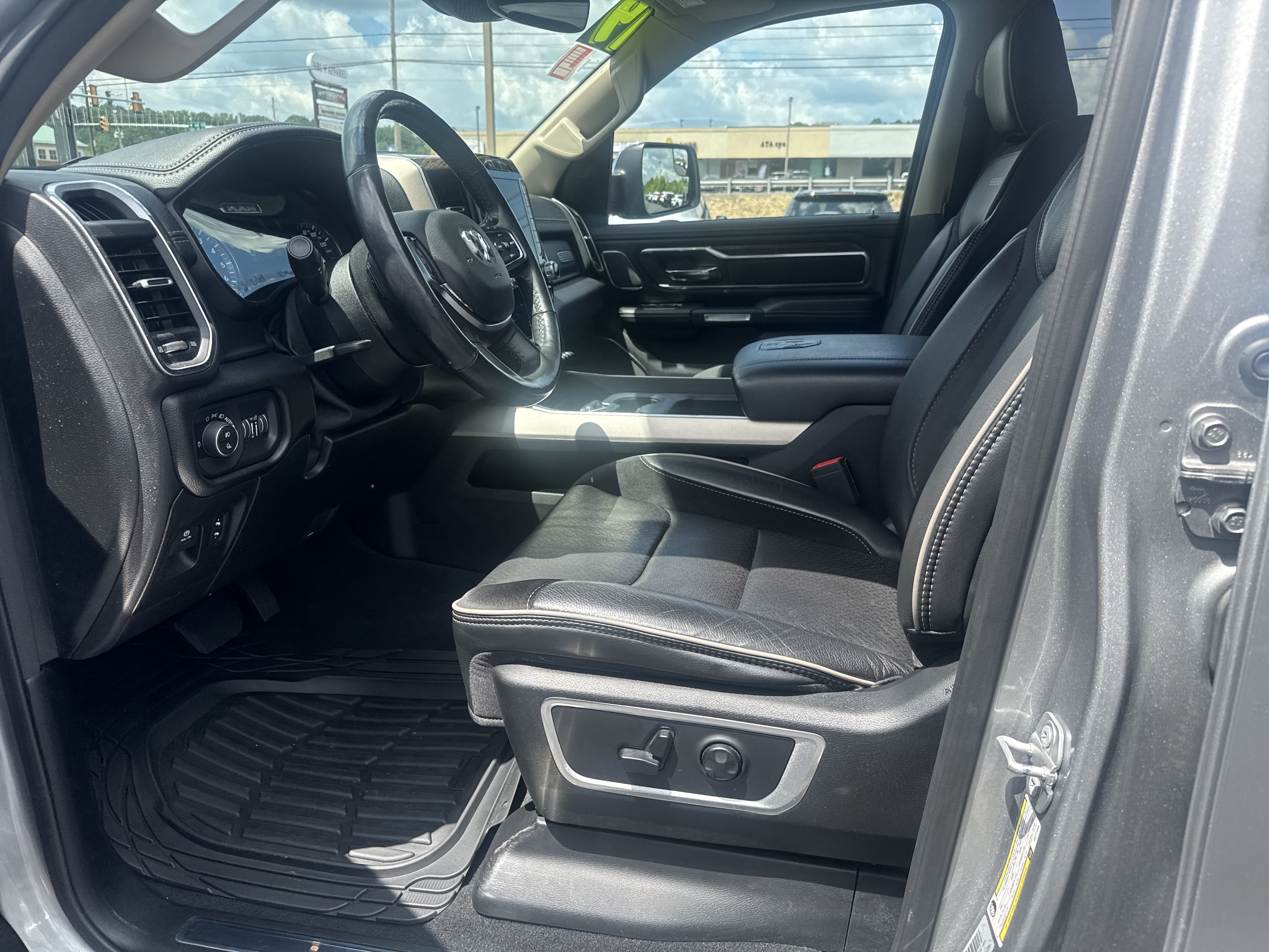 Used 2019 RAM 1500 Laramie AWD/4WD video 4