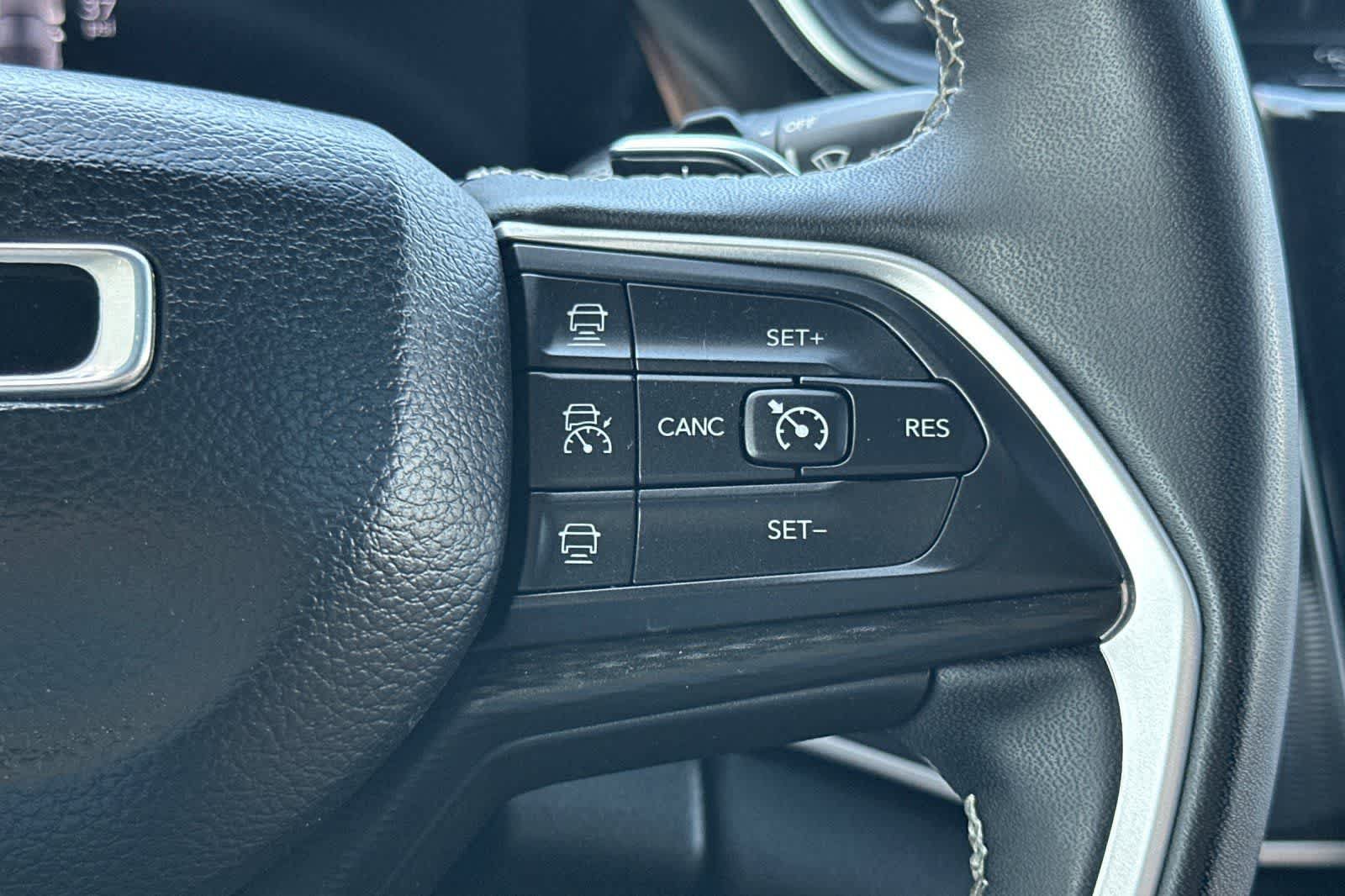 Used 2024 Jeep Grand Cherokee Altitude RWD image 29