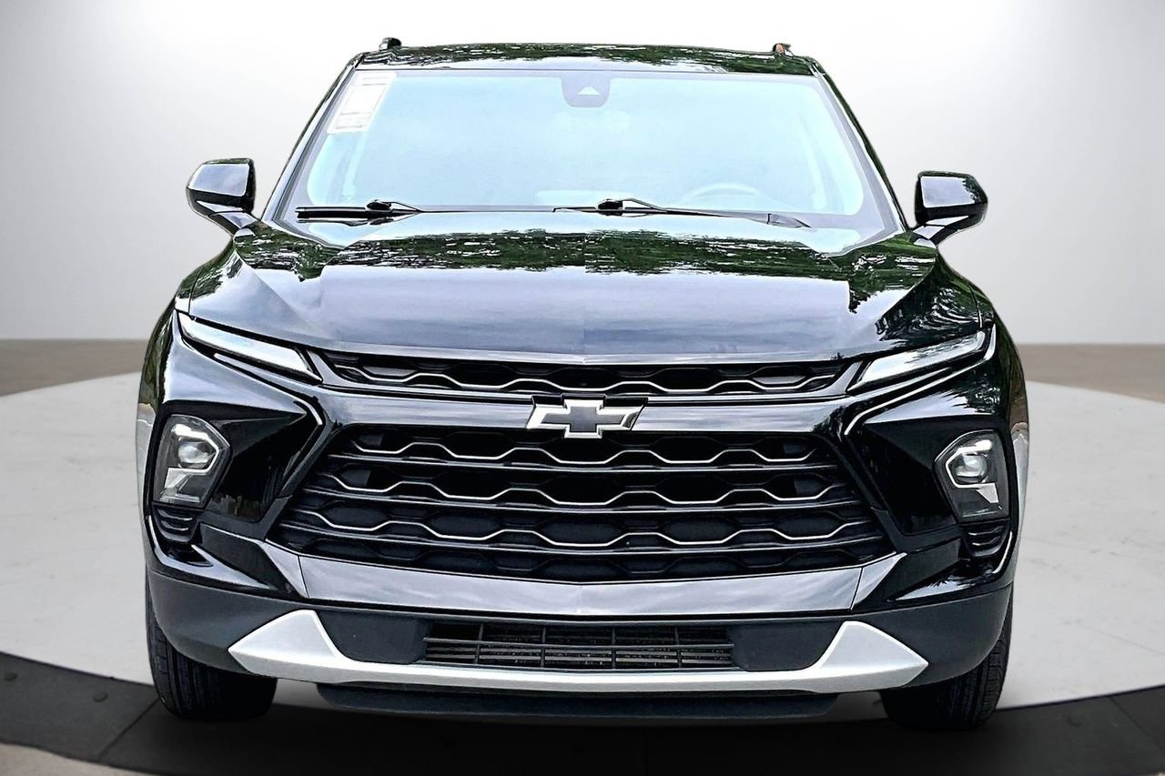 Used 2023 Chevrolet Blazer LT w/ Midnight/Sport Edition FWD image 3